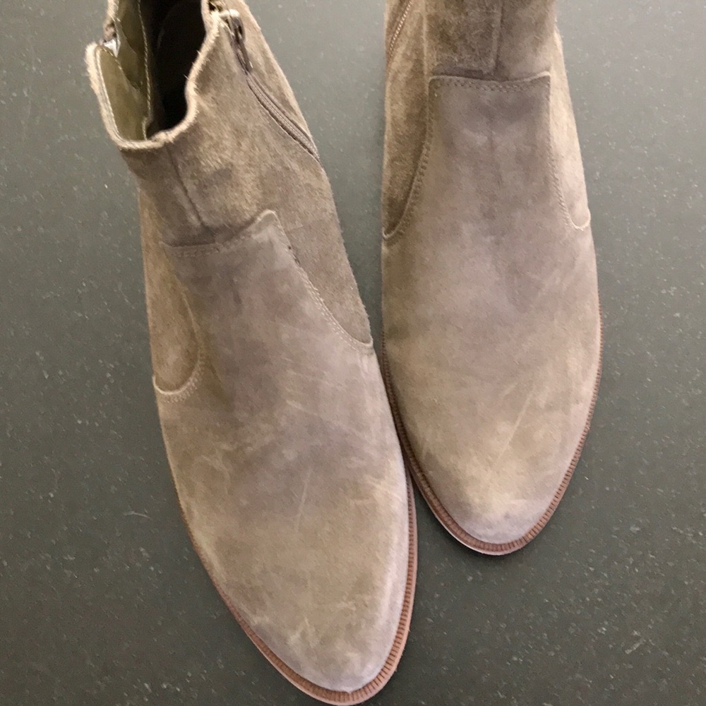 Marc Fisher Tan Suede Ankle Boots with 2 Zippers Size 8.5